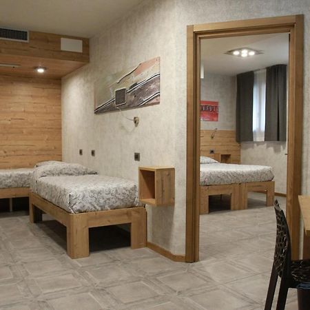 טיראנו Hotel Bed & Rooms , Corte Rossa -1 Min Walk To Bernina Express מראה חיצוני תמונה