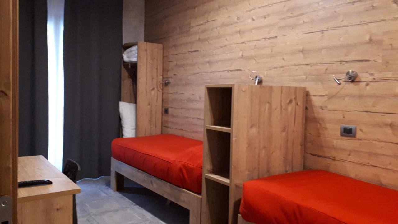 טיראנו Hotel Bed & Rooms , Corte Rossa -1 Min Walk To Bernina Express מראה חיצוני תמונה