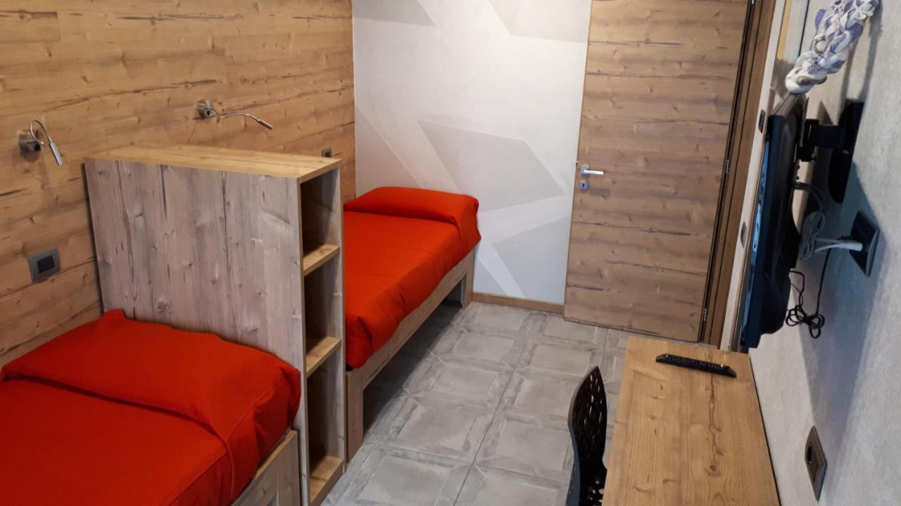 טיראנו Hotel Bed & Rooms , Corte Rossa -1 Min Walk To Bernina Express מראה חיצוני תמונה
