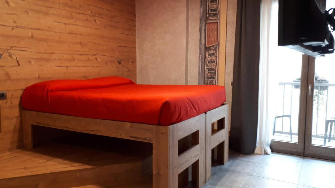 טיראנו Hotel Bed & Rooms , Corte Rossa -1 Min Walk To Bernina Express מראה חיצוני תמונה