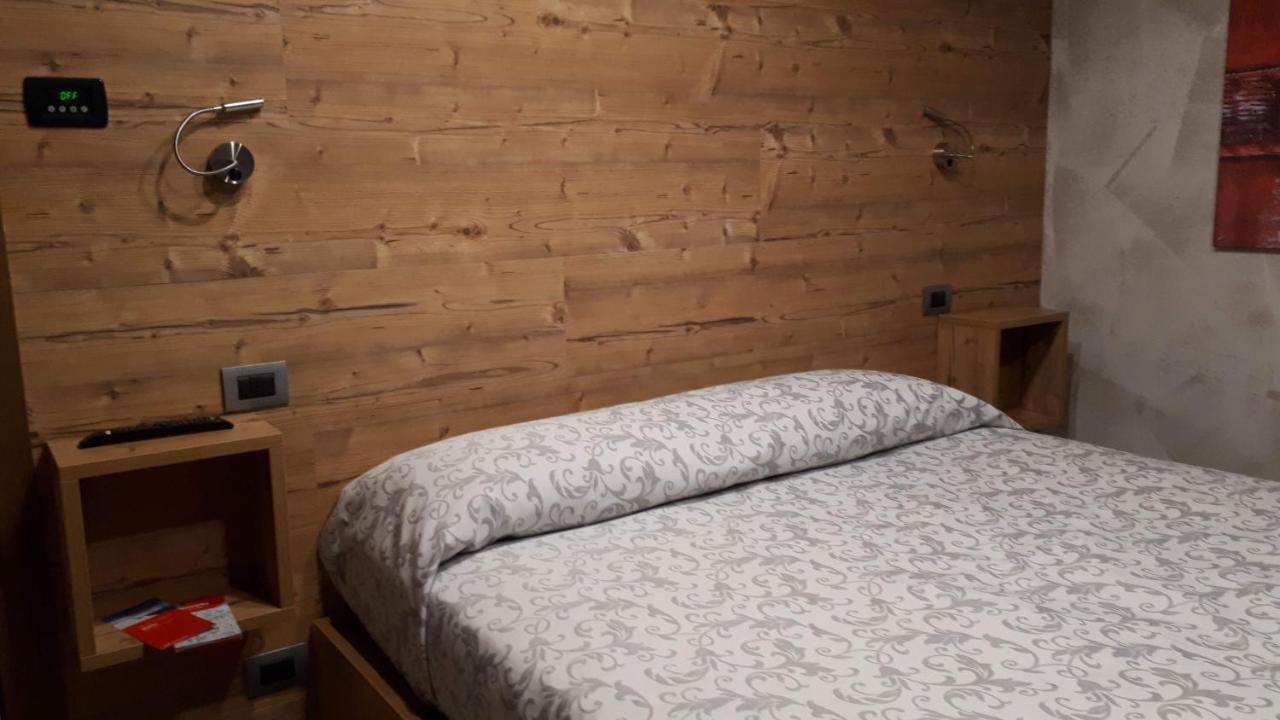 טיראנו Hotel Bed & Rooms , Corte Rossa -1 Min Walk To Bernina Express מראה חיצוני תמונה