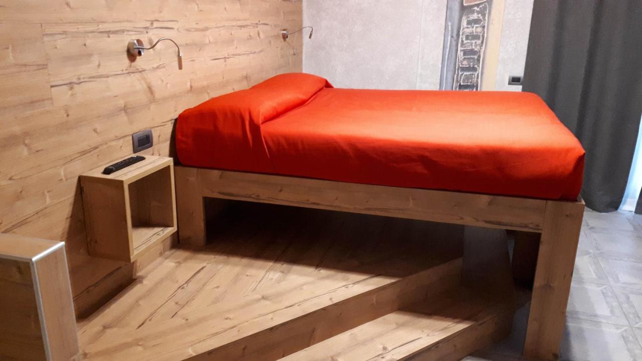 טיראנו Hotel Bed & Rooms , Corte Rossa -1 Min Walk To Bernina Express מראה חיצוני תמונה