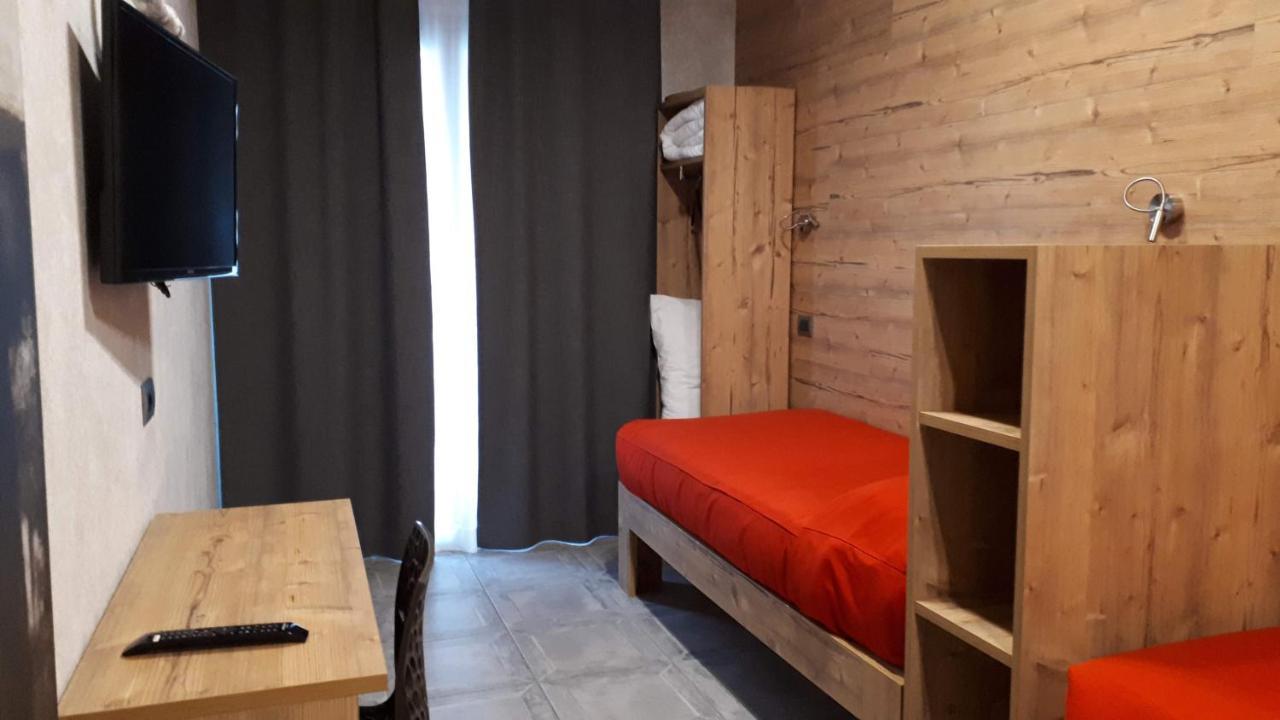 טיראנו Hotel Bed & Rooms , Corte Rossa -1 Min Walk To Bernina Express מראה חיצוני תמונה