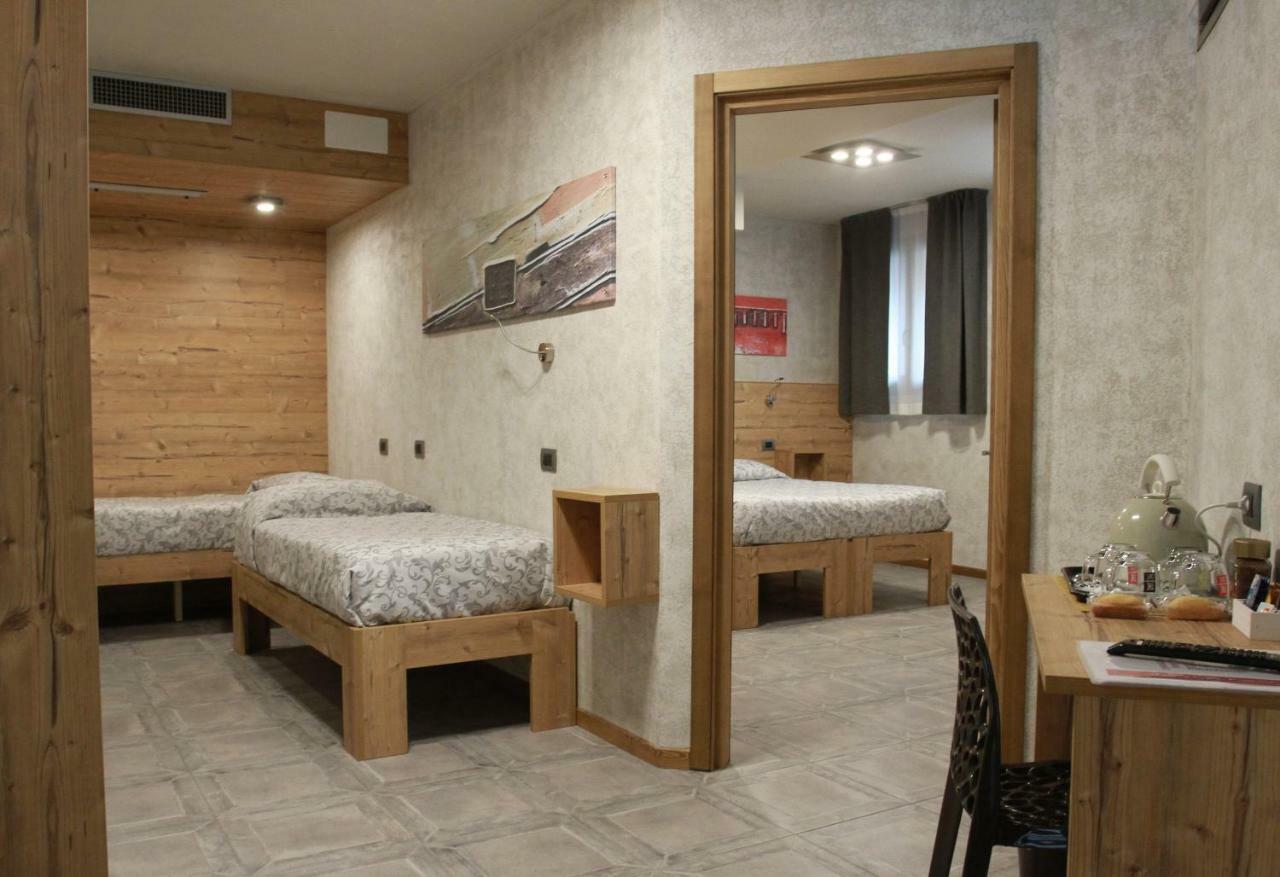 טיראנו Hotel Bed & Rooms , Corte Rossa -1 Min Walk To Bernina Express מראה חיצוני תמונה