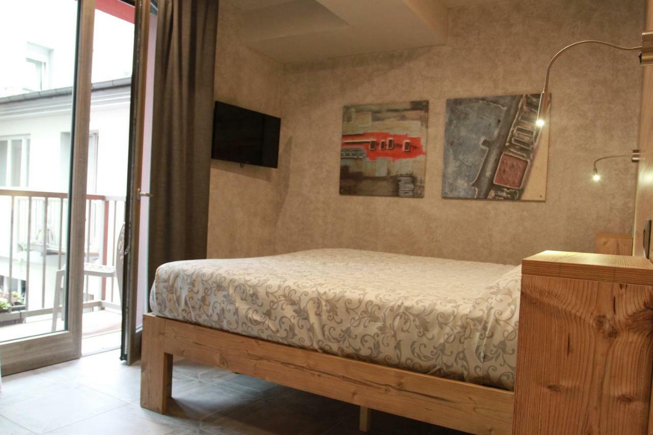 טיראנו Hotel Bed & Rooms , Corte Rossa -1 Min Walk To Bernina Express מראה חיצוני תמונה